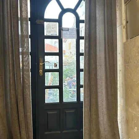 Old Town Apartment *