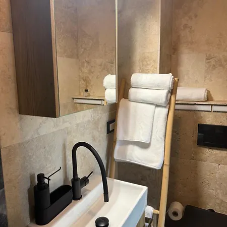Old Town Apartment *